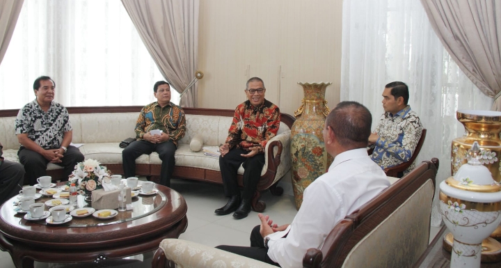 Gubernur Sumatera Utara (Sumut) Edy Rahmayadi menerima audiensi Parsadaan Ritonga Dohot Boruna di Rumah Dinas Gubernur, Jalan Sudirman Nomor 41, Medan, Kamis (5/1)