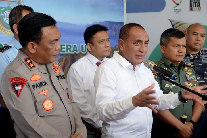 Gubernur Sumatera Utara (Sumut) Edy Rahmayadi memimpin rapat persiapan ajang balap F1H2O yang merupakan kejuaraan dunia balapan perahu motor formula di Aula Tengku Rizal Nurdin Jalan Jenderal Sudirman Nomor 41 Medan, Rabu (11/1). Kejuaraan F1H2O direncanakan berlangsung tanggal 24-26 Februari 2023 di Balige Kabupaten Toba.