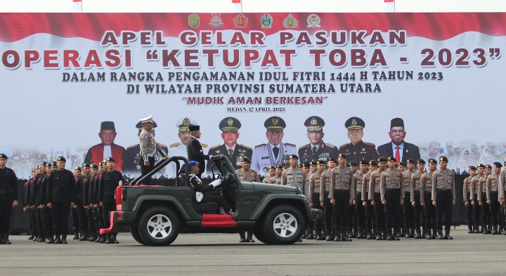 Gubernur Sumatera Utara (Sumut) Edy Rahmayadi memimpin Apel Gelar Pasukan Operasi "Ketupat Toba - 2023" dalam rangka pengamanan Idulfitri 1444 H Tahun 2023 di Lanud Soewondo Medan, Senin (17/4).