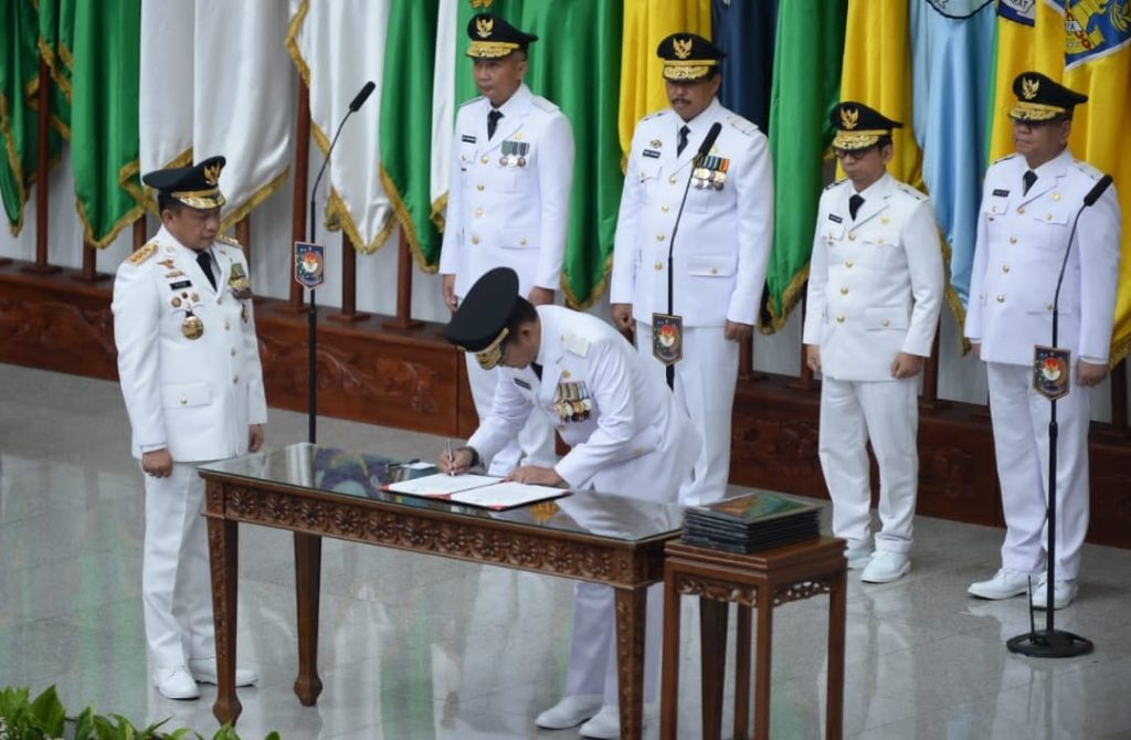 Menteri Dalam Negeri (Mendagri) Republik Indonesia Tito Karnavian melantik Penjabat (Pj) Gubernur Provinsi Sumatera Utara (Sumut) Hassanudin di Aula Sasana Bhakti Praja lantai 3 Gedung C Lantor Kementerian Dalam Negeri Jalan Medan Merdeka Utara Jakarta Pusat. Selasa (5/9). Mendagri turut melantik Delapan Pj Gubernur lainnya dalam kesempatan itu.