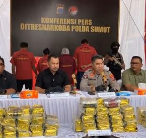 Polda Sumut Paparkan barang bukti 100 kg sabu yang disita dari 4 tersangka, Sabtu (17/5/2025).