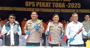 Waka Polda Sumut, Brigjen Pol Rony Samtana didampingi Direktur Reskrimum, Kombes Pol Sumaryono dan Kasubdit Jatanras, Kompol Jama Kita Purba memberikan keterangan kasus premanisme, Kamis (15/5/2025).